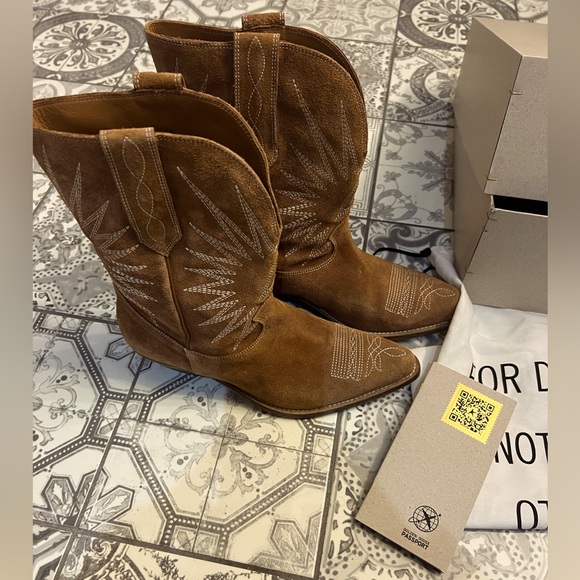 Golden Goose Boots - Picture 2 of 8